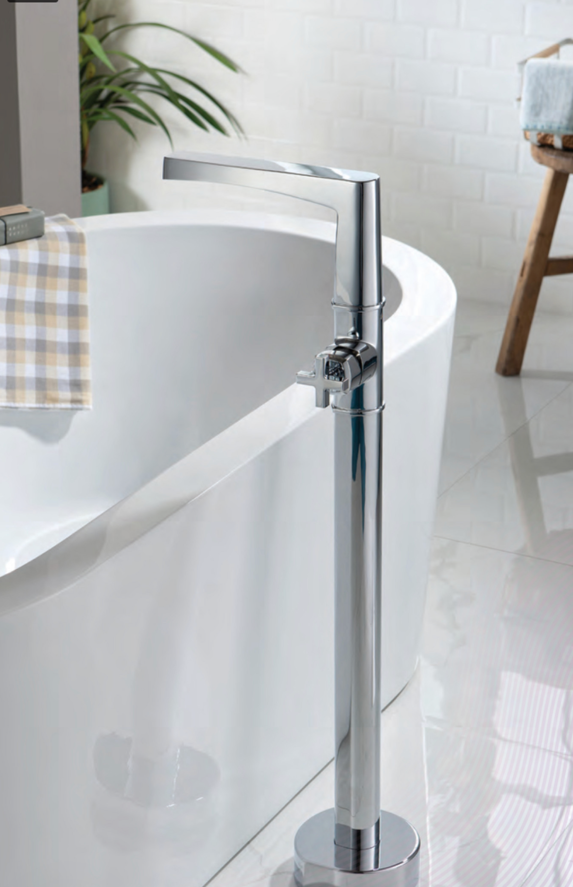 Flusso chrome floor-standing tub filler